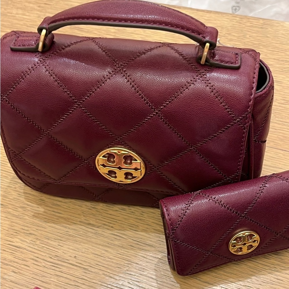 TORY BURCH crossbody burgundy leather purse gold chain purse strap.